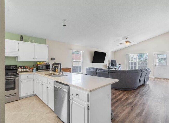 Kitchen - 767 Pearl Sand Dr