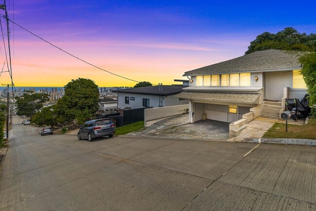Primary Photo - Charming 2BR/1BA Home with Stunning Ocean ...
