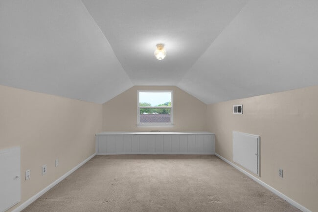 Building Photo - 707 Osage Dr