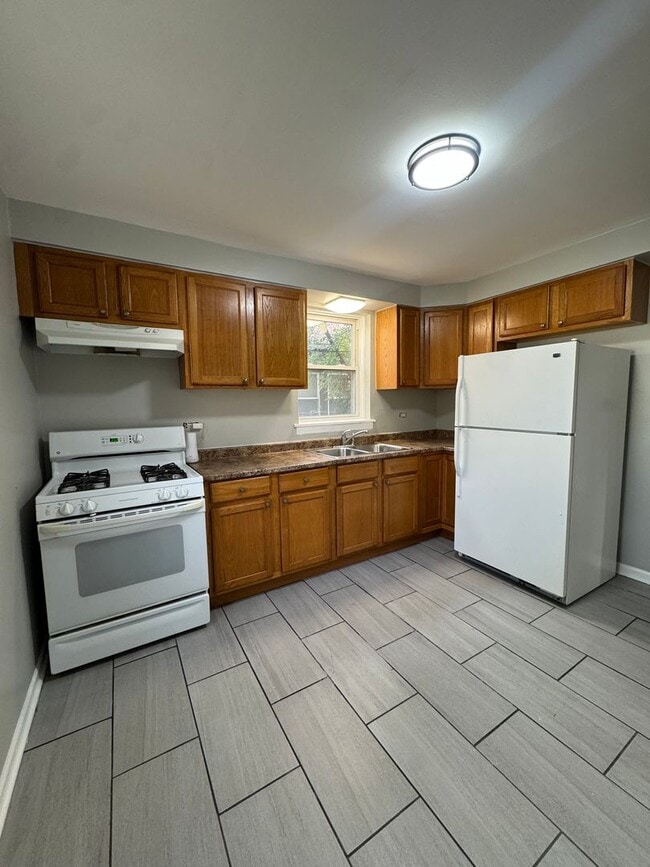 Building Photo - 4 Bedroom 2 Bathroom House in Dolton ! A M...