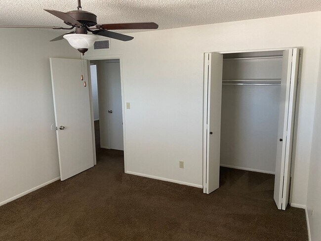 Building Photo - 3326 S Country Club Way