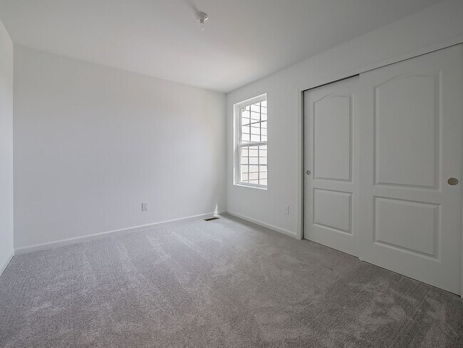 Building Photo - AVAILABLE NOW! Modern Comfort Meets Everyd...