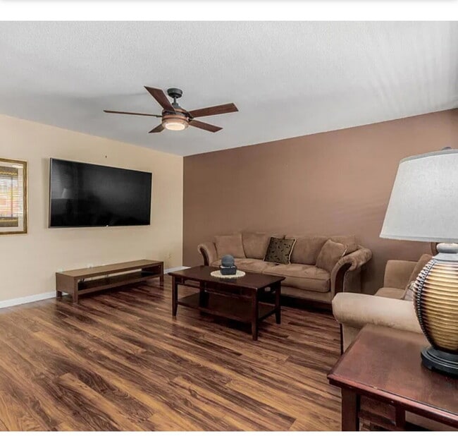 Building Photo - "Charming 2-Bedroom Oasis with 1 Bath in the Heart of Scottsdale!"