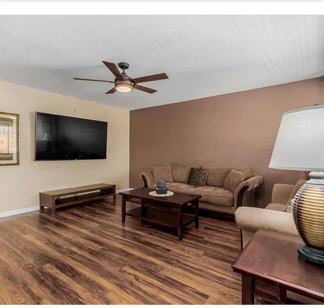 Building Photo - "Charming 2-Bedroom Oasis with 2 Full Baths in the Heart of Scottsdale!"