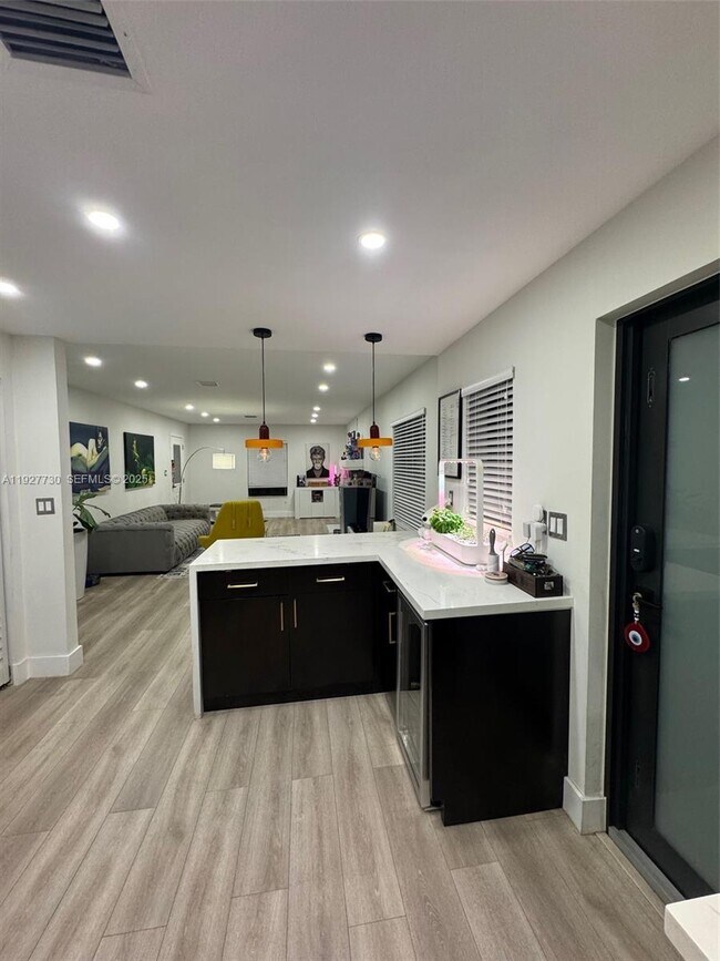 Building Photo - 557 NW 44th St