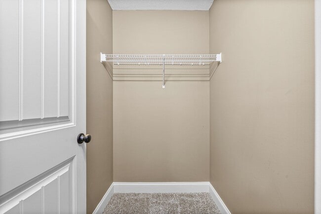 Building Photo - Pet Friendly Two Bedroom!