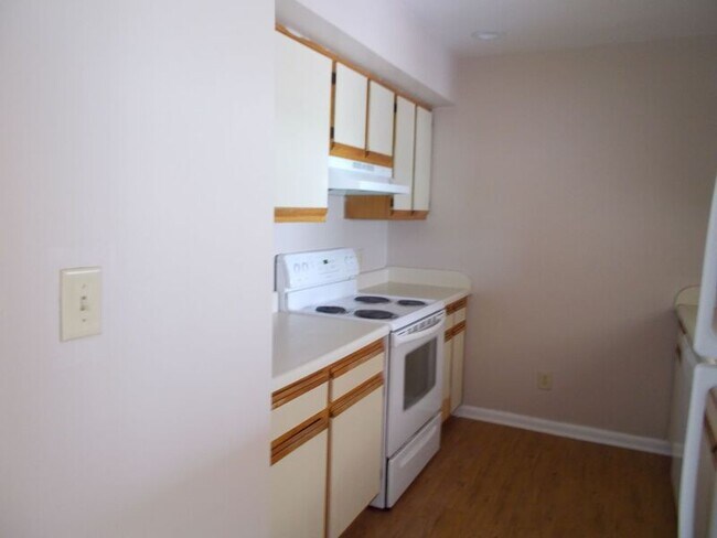 Building Photo - 3839 Staffordshire Ln