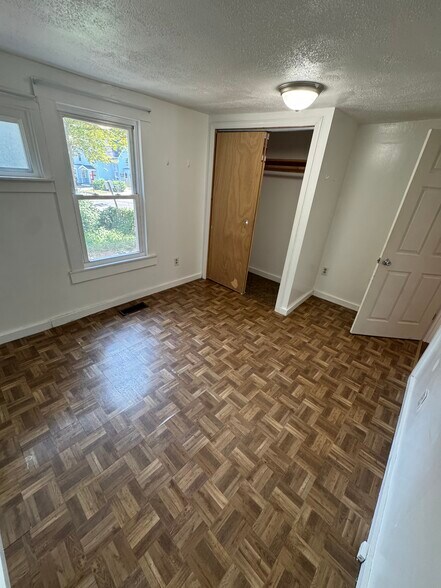 Building Photo - 28 Compton St