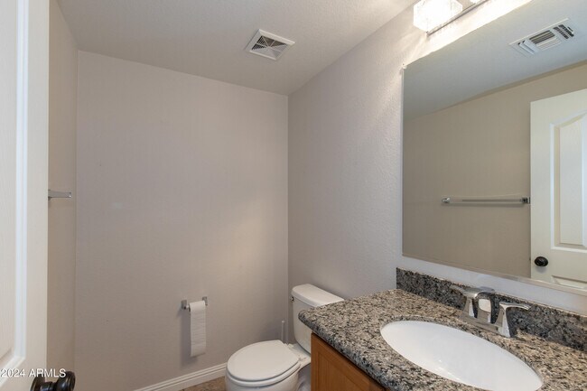 Building Photo - 5817 E Hampton Ave