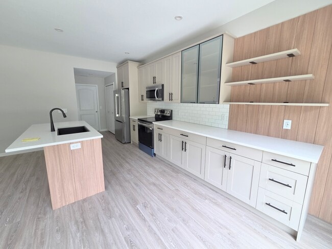 Building Photo - 3565 Canal Square Dr