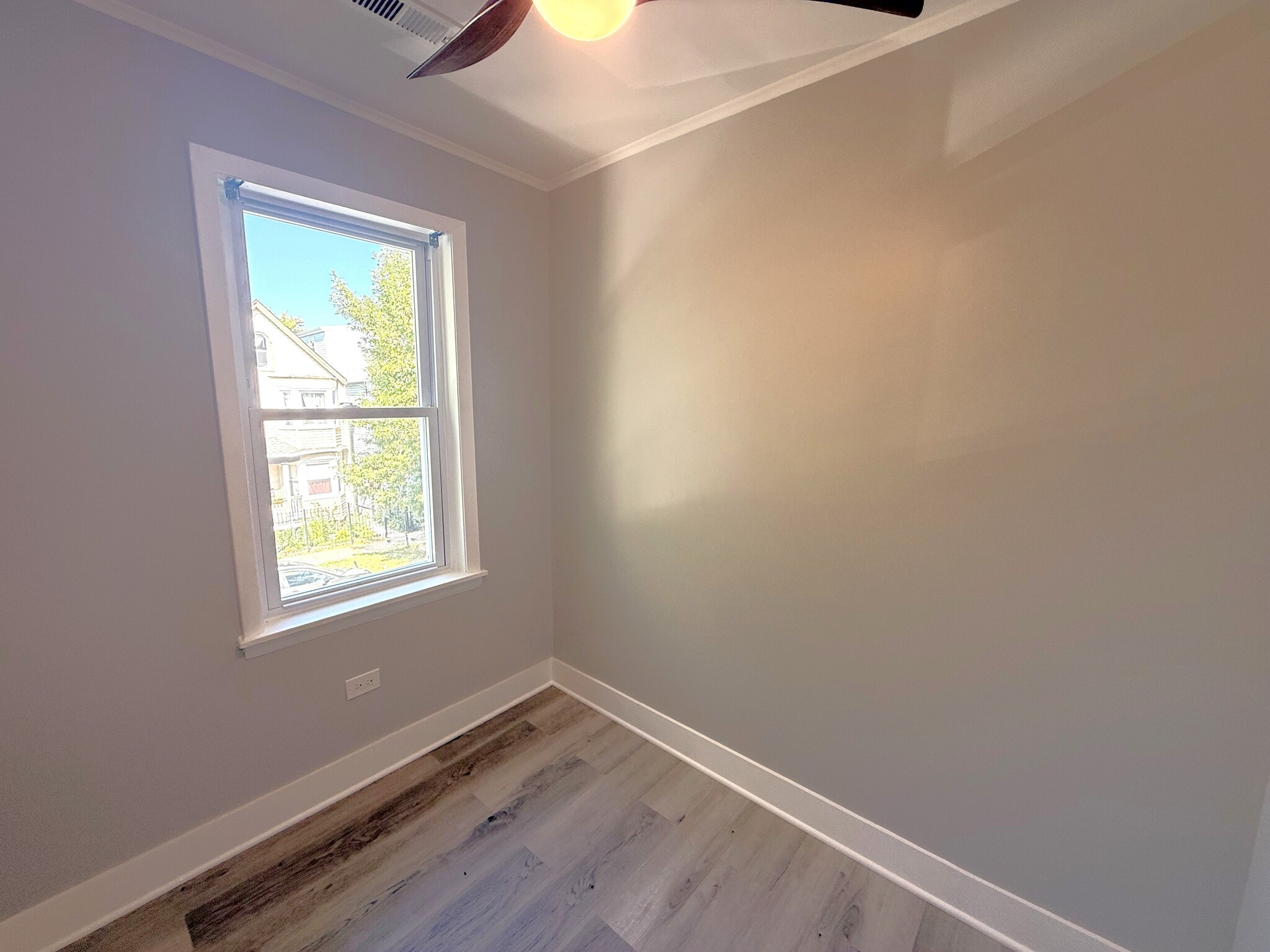 Building Photo - 3575 W Dickens Ave