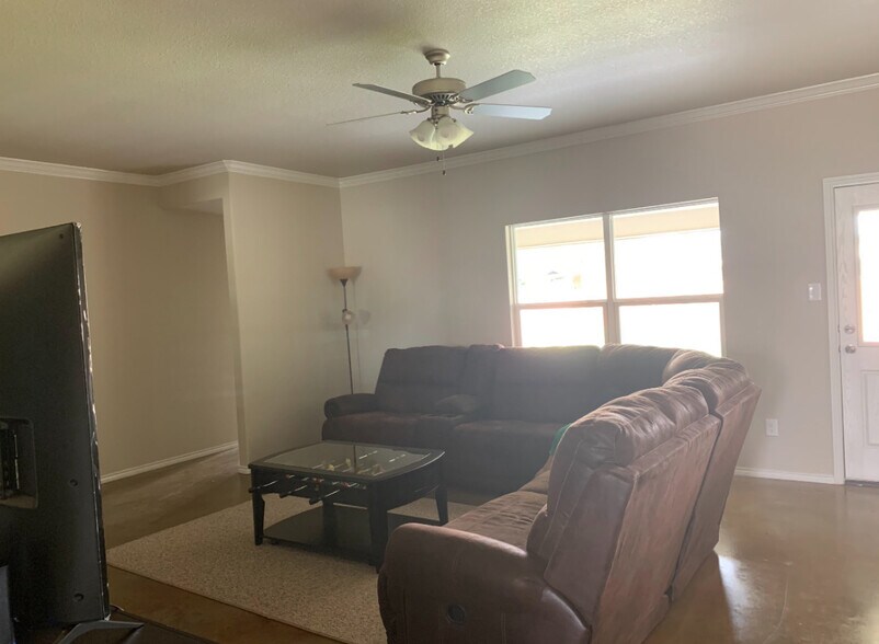 living room - 6902 Cassidy Ln