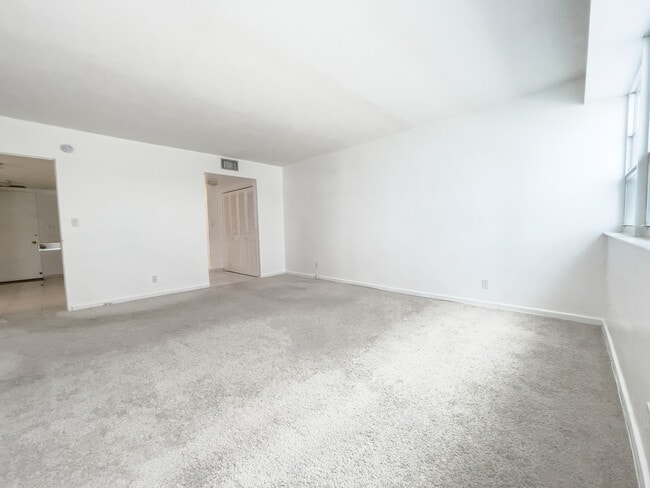 Building Photo - 3430 Galt Ocean Dr