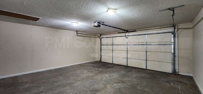 Building Photo - 2735 Stanton Woods Dr SE