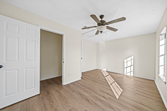 Building Photo - 18018 Autumn Trails Ln