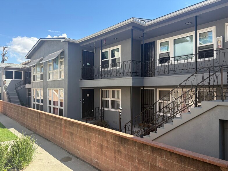 Building Photo - 933 E 1st St