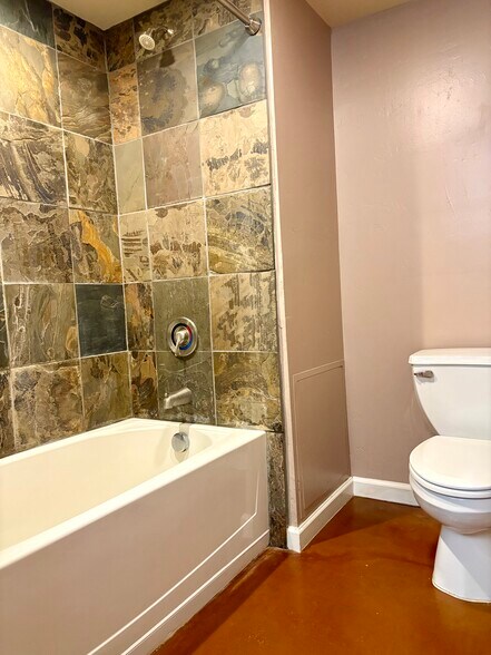 Master bath/shower large slate tiles - 500 N St
