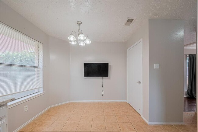 Building Photo - 9302 Bristlebrook Dr