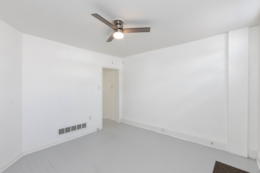 Building Photo - 19 Degrange St