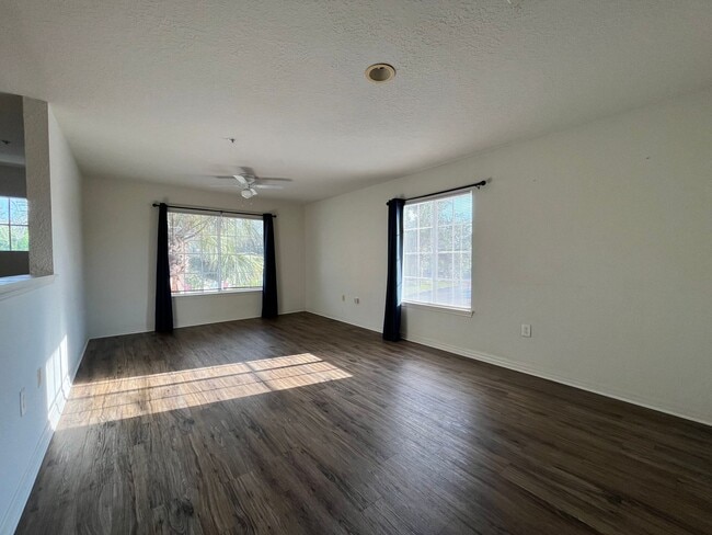 Building Photo - 3501 D'Avinci Way