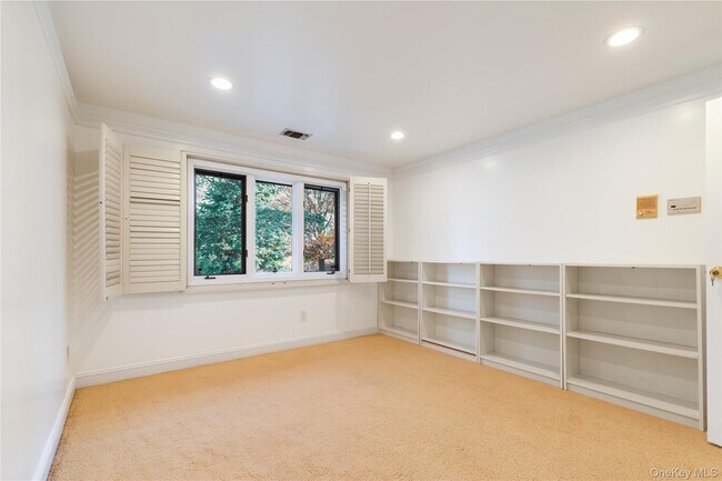 Building Photo - 12 Bolton Dr