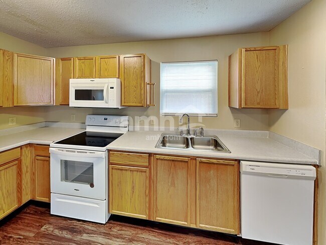 Building Photo - 10844 August Dr