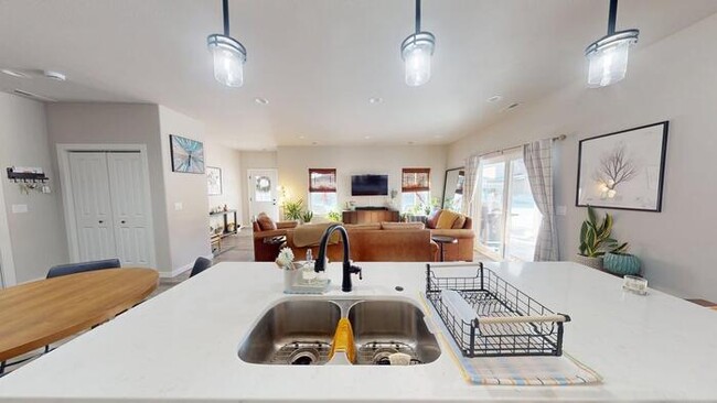 Building Photo - 730 Compass Lp