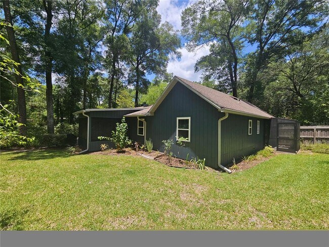 Building Photo - 7605 SW 7th Pl