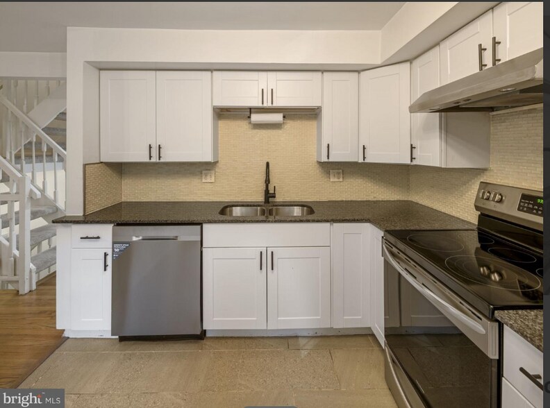 Building Photo - 5523 Inverness Woods Ct