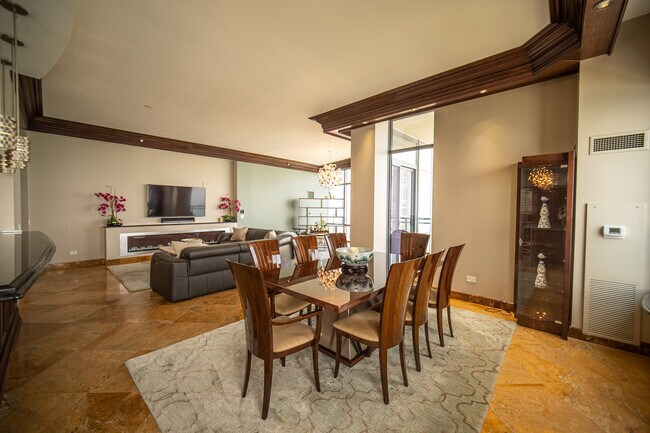 Building Photo - 450 E Waterside Dr