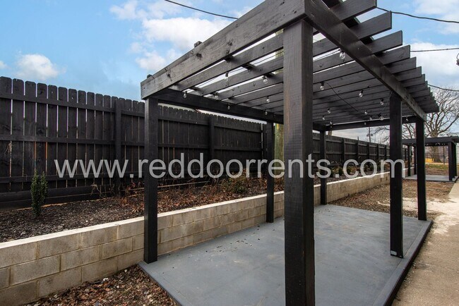 Building Photo - 1329 E Market St