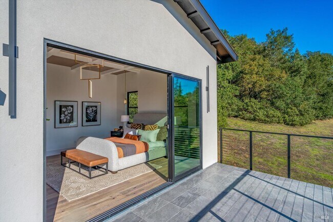 Building Photo - 1580 Clear Ridge Dr