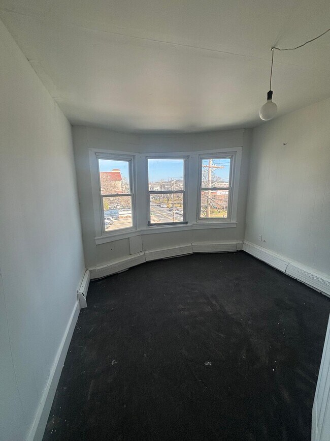 Building Photo - 201 4th St