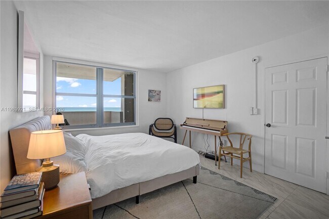 Building Photo - 2899 Collins Ave