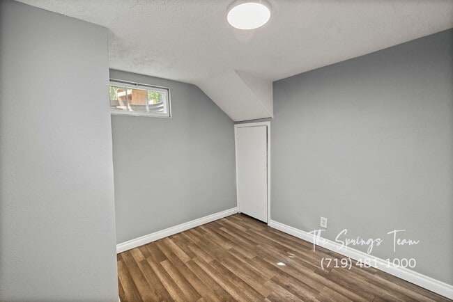 Building Photo - CHARMING WESTSIDE 2BD DUPLEX - NO RENT TILL JANUARY!! - Security Deposit Waiver Available