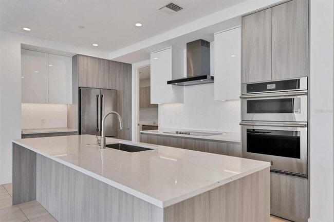 Building Photo - 301 QUAY Cmn