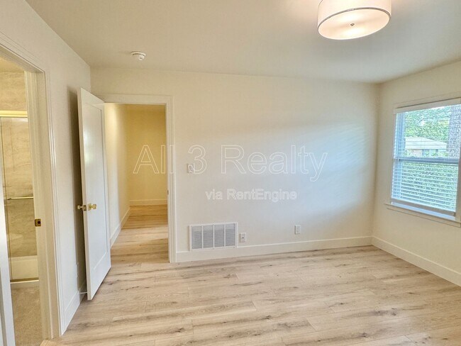 Building Photo - 3224 Little John Dr