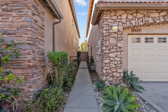 Building Photo - 9447 Hendrix Ln