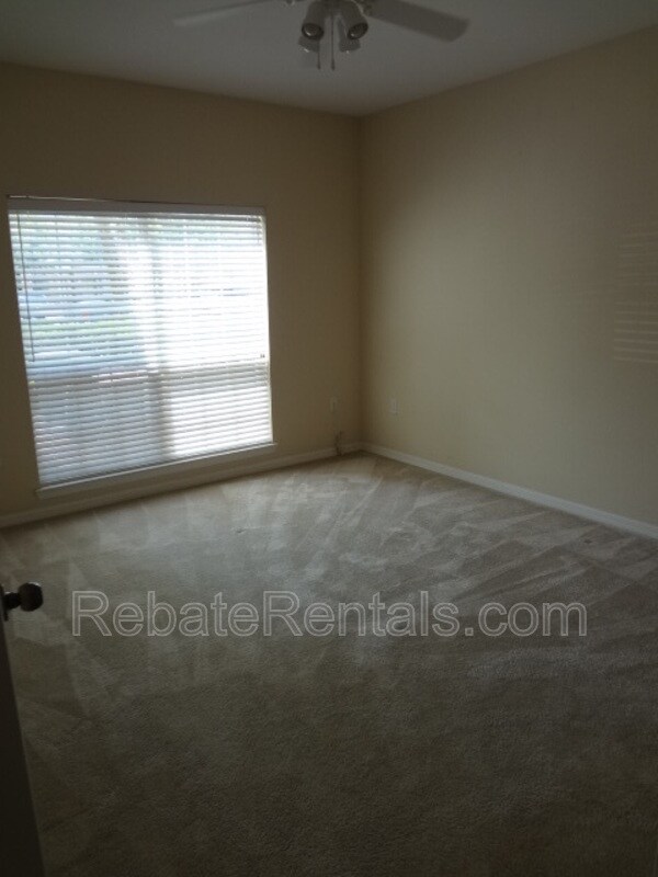 Building Photo - 7800 Point Meadows Dr