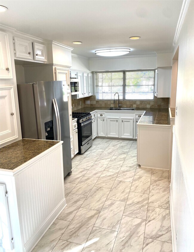 Building Photo - 4329 Kinglet St