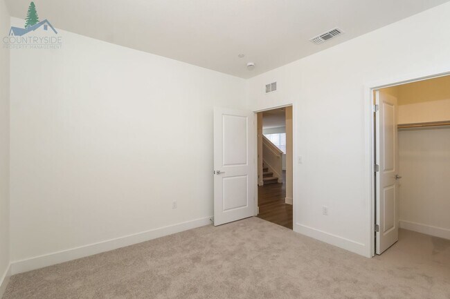 Building Photo - 2824 Wrangell St