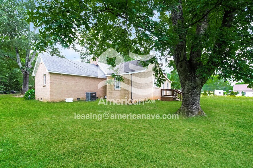 Building Photo - 1711 Holliday Dam Rd