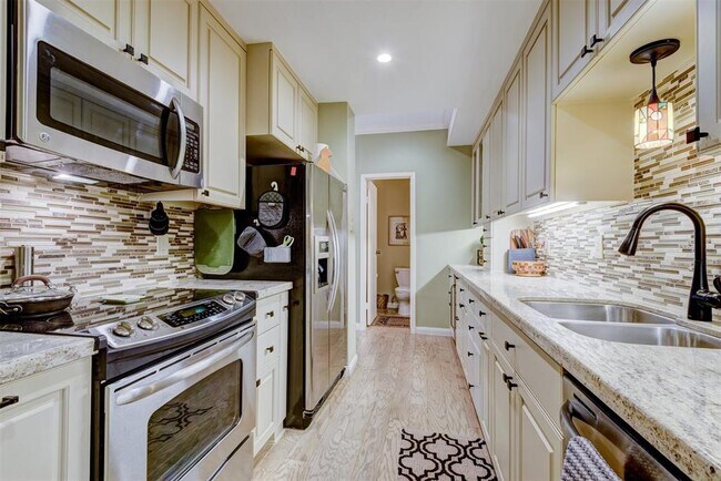Building Photo - 2409 Bering Dr