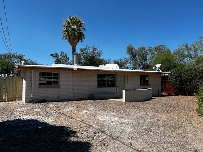 Building Photo - 2 Bedroom Single Family -Central Tucson