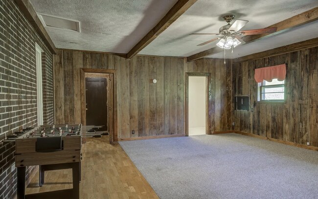 Building Photo - 223 Sequoyah Dr