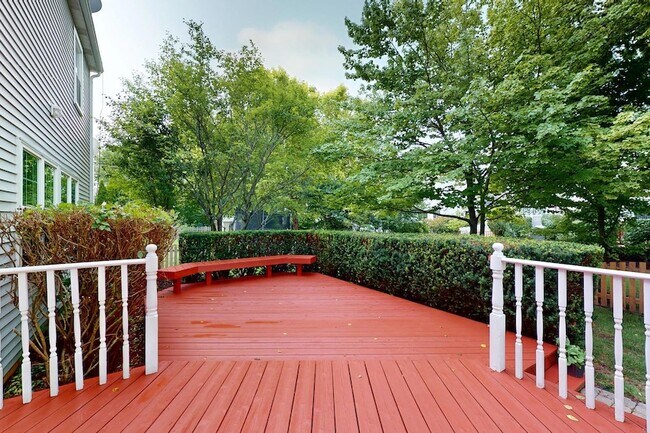 Building Photo - 1657 Fairport Dr