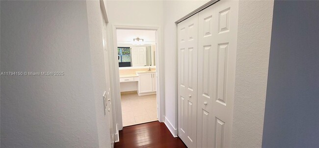 Building Photo - 4451 Laurel Pl