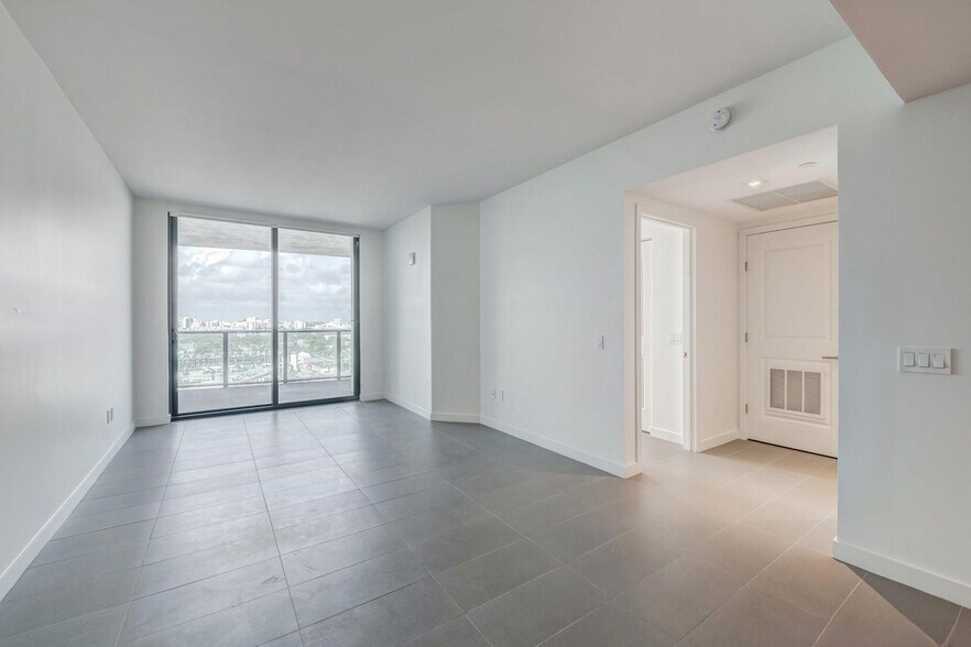 Building Photo - 1600 NE 1st Ave