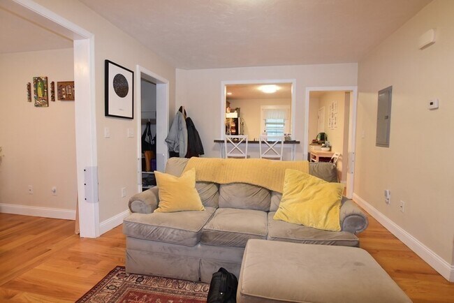 Building Photo - 23 Sawin St