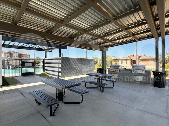Building Photo - 2438 E Warbler Rd